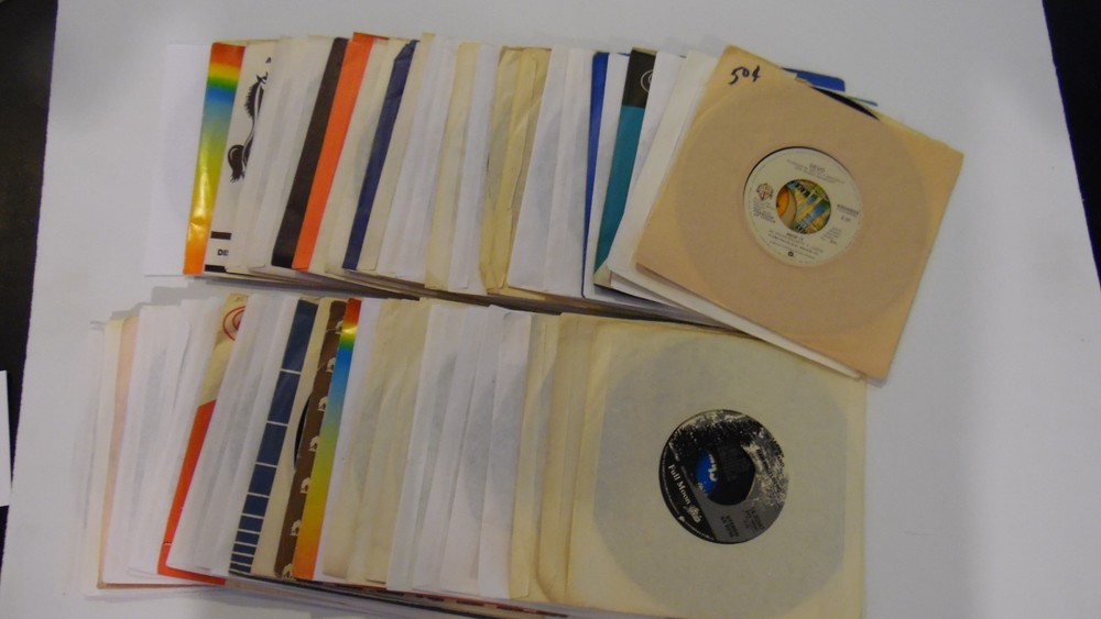 Rock & Roll 45 rpms. Lot #1 of 50 Varied vinyl records. Varied artists. 25$