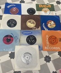 VINYL’S 7″: BUNDLE OF 10: The Hollies, The Searchers – see listing for details
