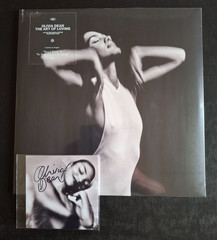 OLIVIA DEAN THE ART OF LOVING CLEAR VINYL ALT SLV UK/EURO LP & SIGNED ART CARD