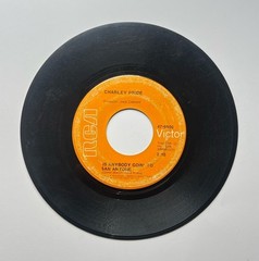 Is Anybody Goin’ To San Antone / Things Are Looking Up – Charley Pride 45 RPM