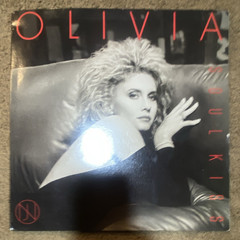 Olivia Newton-John Soul Kiss MCA Records 12″ Black Vinyl LP 33RPM
