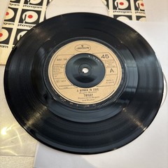 Twiggy – A Woman in Love – Vinyl Record 7″ Single – 1977 Phonogram