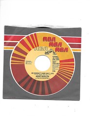Barry Manilow-He Doesn’t Care (But I Do) (3:49) *US Promo 7″ Vinyl Record *