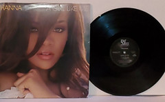RIHANNA A Girl Like Me 2LP VG+ Plays Well 2006 Def Jam B0006165-01 Vinyl Insert