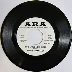 TRAVIS WAMMACK: Two Little Love Birds / Don’t Cry No More – M- R&R Promo Ara